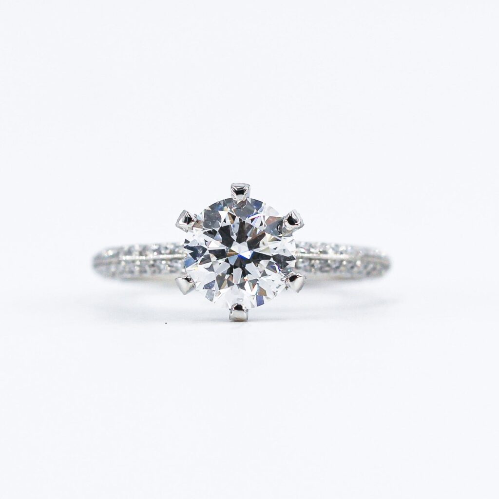 Round Shape Shoulder Diamond Engagement Rings