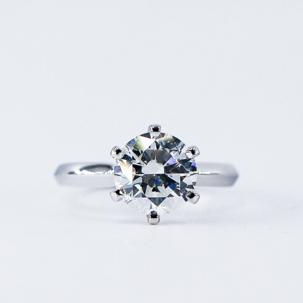 Round Cut Diamond Engagement Rings