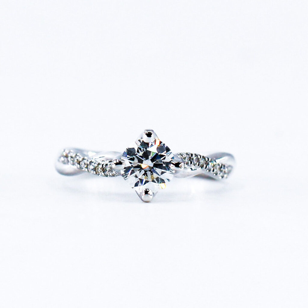 Round cut Diamond Engagement Rings