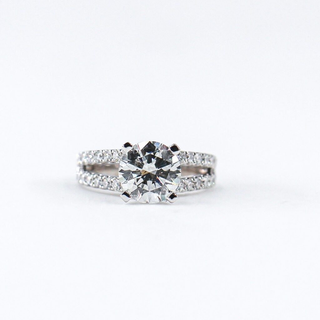 Round Shape Split Band Diamond Engagement Rings